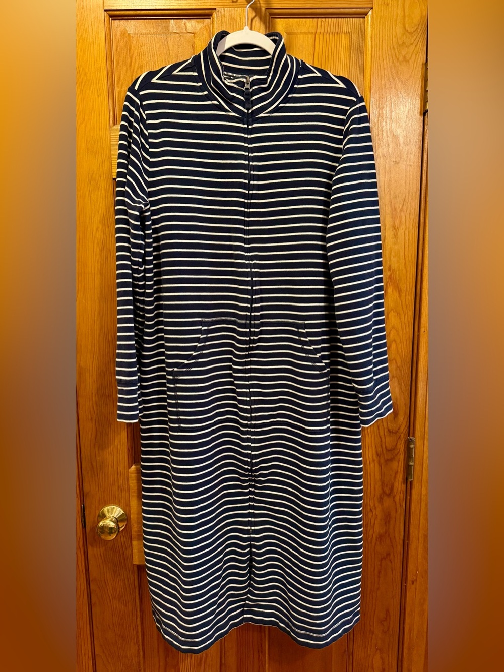 L.L. Bean Navy & White Striped Women's full Zip sweatshirt robe. 510194